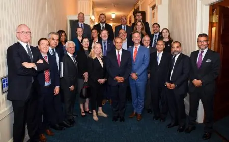 وزير الخارجية يبحث مع قادة غرفة التجارة الأمريكية سبل تعزيز التعاون الاقتصادي