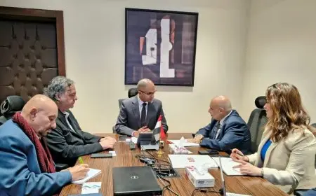 نائب وزير الإسكان يستعرض آفاق التعاون مع شركة رائدة في مكونات مشاريع المياه والصرف