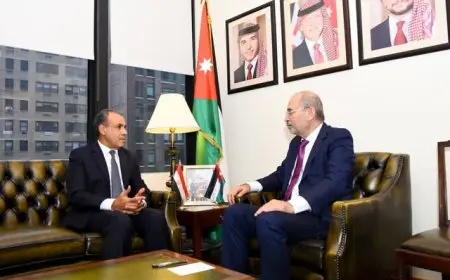 وزير الخارجية يناقش القضايا الإقليمية مع نظيره الأردني في نيويورك