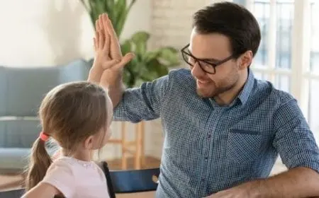 تعرف على كيفية تحقيق النجاح في علاقة الأهل والأبناء من خلال المرونة والانفتاح فيديو