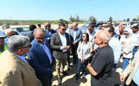 وزير الإسكان ومحافظ البحيرة يتفقدان مشروع تطوير خط مياه وادي النطرون لتعزيز البنية التحتية