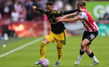 برينتفورد يحقق انتصارًا مثيرًا على مانشستر يونايتد بثلاثة أهداف في دوري الإنجليزي الممتاز