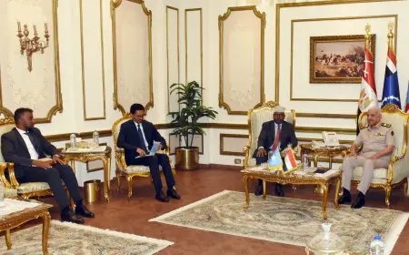 تعزيز التعاون العسكري بين وزير الدفاع ووزير الدفاع الصومالي في لقاء مهم