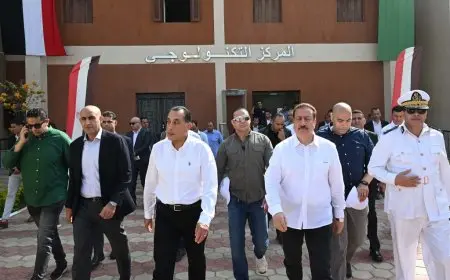 رئيس الوزراء يزور مجمع خدمات المواطنين التكنولوجيا في قرية شما ويطلع على أبرز الخدمات في المنوفية