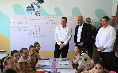رئيس الوزراء يتفقد مدرسة الشهيد سامح طاحون الابتدائية في قرية شما خلال زيارته للمنوفية