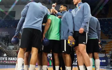 الأهلي يتراجع أمام برشلونة 14-8 في الشوط الأول بنصف نهائي كأس العالم للأندية لكرة اليد