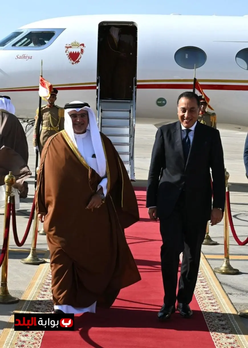 استقبال رئيس الوزراء لولي عهد مملكة البحرين في مطار القاهرة الدولي