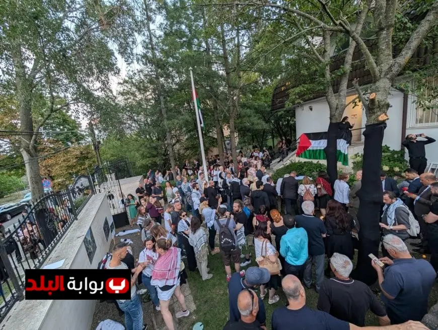 مئات الأشخاص يتجمعون في بودابست لإشعال الشموع honoring أرواح 20000 فلسطيني