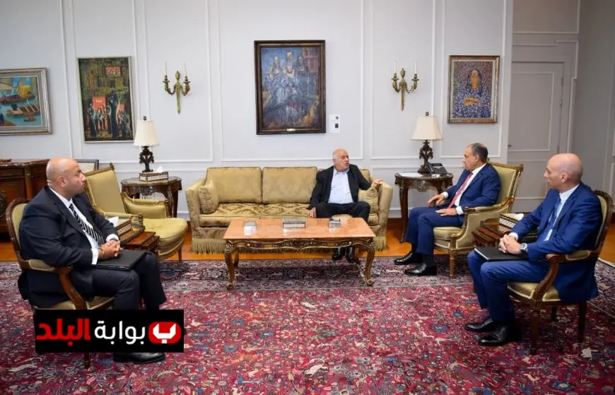 وزير الخارجية يستضيف أمين سر اللجنة المركزية لحركة فتح الفلسطينية لتعزيز العلاقات الثنائية