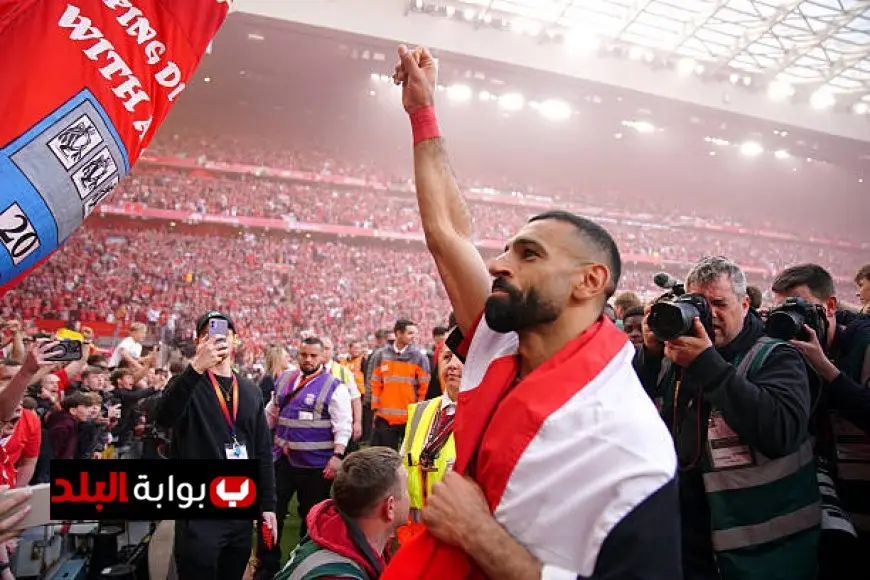 محمد صلاح يشارك صورة للاعبي المنتخب وهم يشاهدون التلفاز ويصفها بفيلم ثقافي