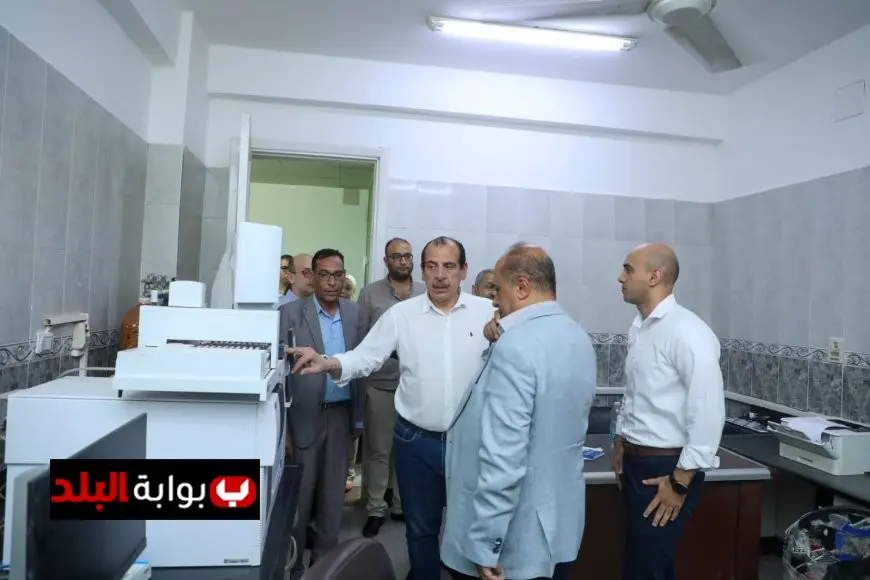 نائب وزير الصحة يقوم بجولة تفقدية في المعمل الإقليمي المشترك بالوادي الجديد