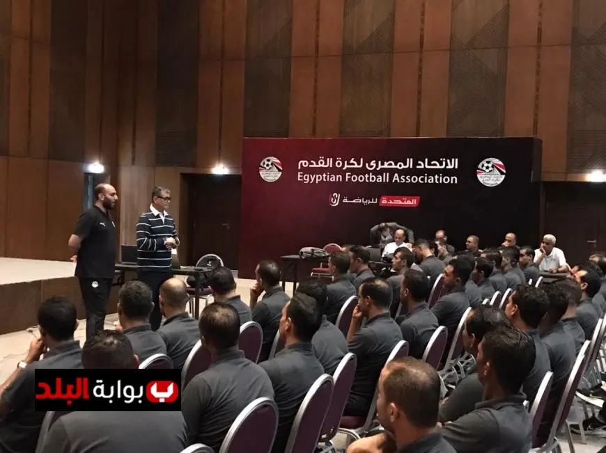 اجتماع أوسكار رويز مع حكام الدوري الممتاز قبل انطلاق الجولة السادسة