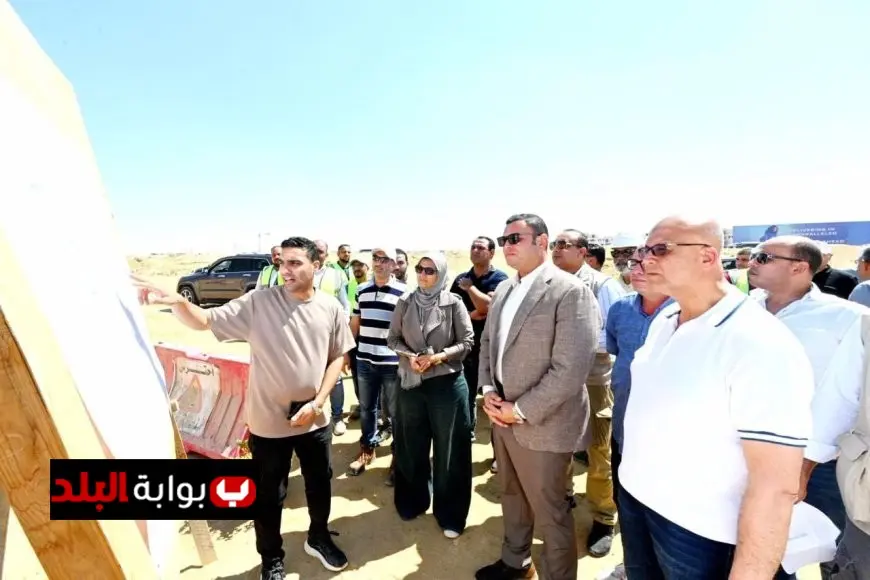 وزير الإسكان يجري جولة تفقدية لمشروعات تطور شبكات الطرق والمرافق في مدينة الشيخ زايد