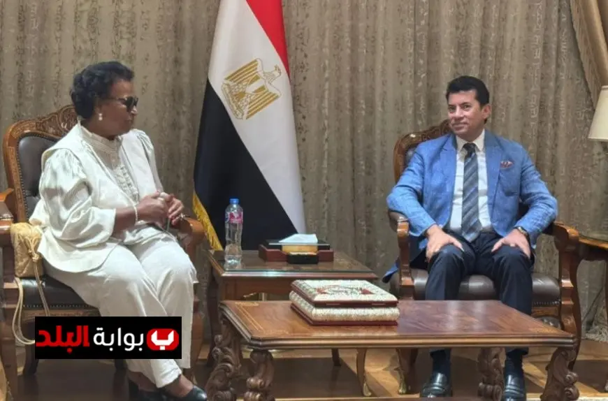 وزير الشباب يناقش تعزيز التعاون في الرياضة النسائية مع شقيقة أمير الكويت