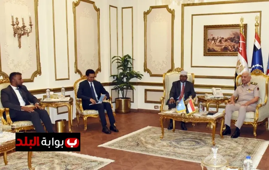 تعزيز التعاون العسكري بين وزير الدفاع ووزير الدفاع الصومالي في لقاء مهم