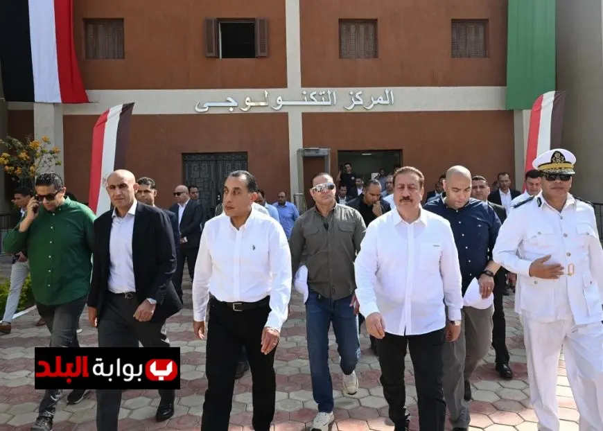 رئيس الوزراء يزور مجمع خدمات المواطنين التكنولوجيا في قرية شما ويطلع على أبرز الخدمات في المنوفية