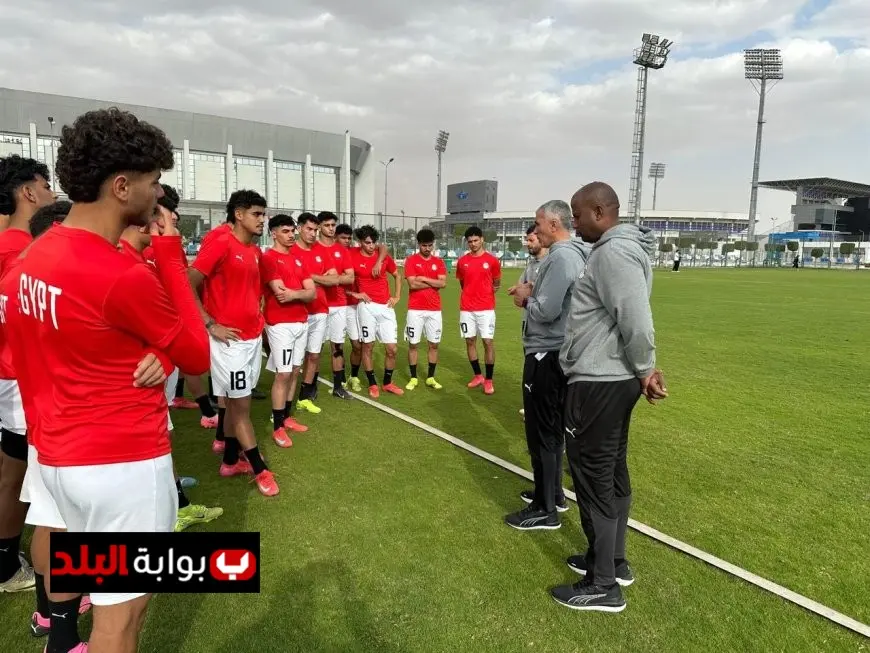 سفير مصر يدعم لاعبي منتخب الشباب قبل المباراة الحاسمة ضد نيوزيلندا