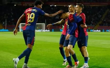 برشلونة يكشف عن تشكيلته لمواجهة باريس سان جيرمان في دوري الأبطال وعودة أليخاندرو بالدي تثير الحماس