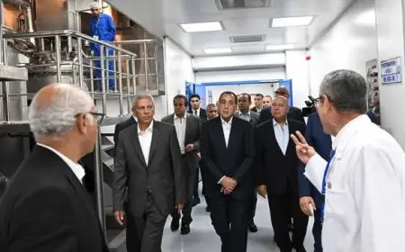 رئيس الوزراء يطلق مصنع إنتاج المواد الخام الطبية ومصنع المطهرات لتعزيز الصناعة المحلية