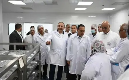 رئيس الوزراء يزور مصانع الأدوية الصلبة والمحاليل الوريدية لتعزيز الإنتاج المحلي