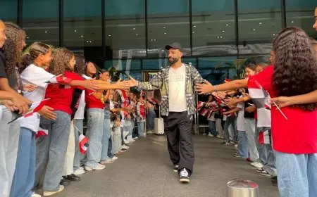 استقبال حار لمحمد صلاح في مطار القاهرة قبل انطلاق معسكر الفراعنة أنت الأفضل دائمًا