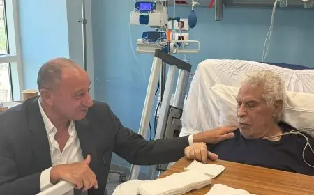 الخطيب يطمئن على صحة حسن شحاتة في زيارة للمستشفى