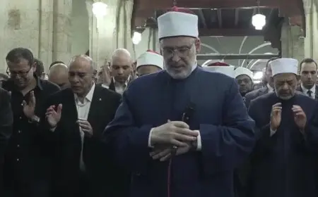 وداع مؤثر للدكتور أحمد عمر هاشم بحضور الإمام الأكبر في جنازته بالأزهر الشريف