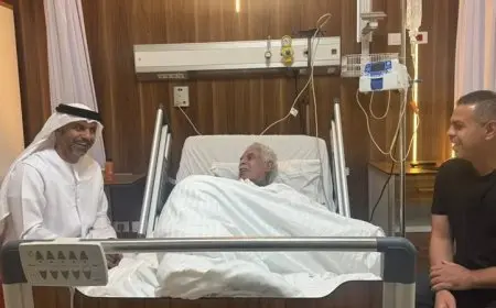 سفير الإمارات يقوم بزيارة حسن شحاتة في المستشفى للاطمئنان على حالته الصحية