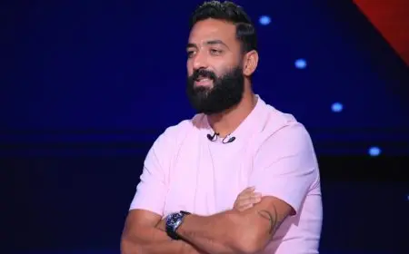 ميدو يحتفل بتأهل مصر لكأس العالم بحلق دقنه