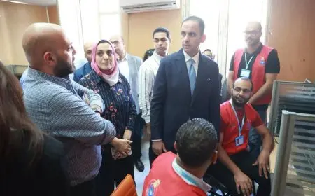 نائب وزير الصحة والسكان يقوم بجولة تفقدية في غرفة الخط الساخن بالإسكندرية