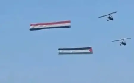 علم فلسطين يتعانق مع علم مصر في سماء شرم الشيخ تزامنًا مع وقف إطلاق النار في غزة