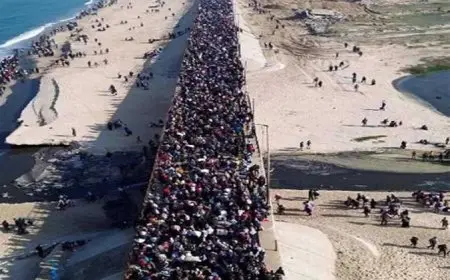 آلاف الفلسطينيين يعودون إلى شمال غزة وسط زينة الأعلام المصرية