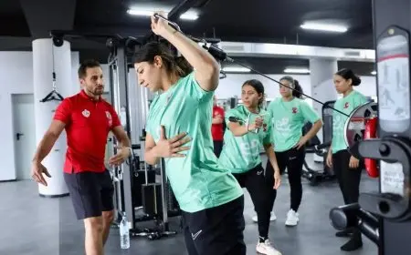 سيدات الأهلي لكرة اليد يبدأن تدريبات بدنية مكثفة في صالة رياضية بالمغرب