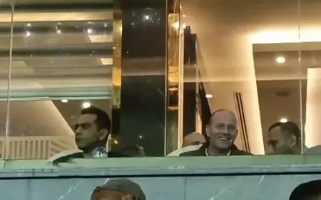 ييس توروب يتابع مباراة مصر وغينيا بيساو من مدرجات استاد القاهرة