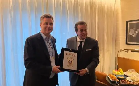 وزير الصحة يعقد جلسة مباحثات حول التعاون الصحي مع شركة روش في قمة برلين 2025