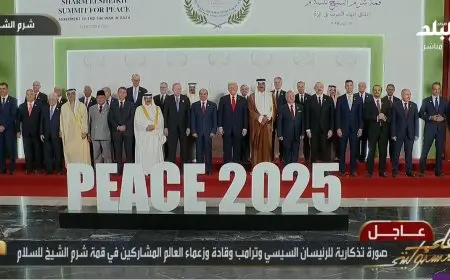 الرئيس السيسي وترامب يتشاركان لحظة مميزة مع زعماء العالم في قمة شرم الشيخ