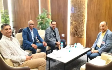 سيف حامد وأشرف فرحات يستقبلان رئيس الاتحاد الدولي للهوكي في بطولة الأمم الأفريقية المشوقة