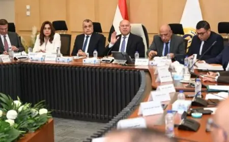 كامل الوزير يؤكد أهمية توفير المناهج التدريبية وإقامة معامل وفصول وورش لتحسين قوة العمل الماهرة والمدربة