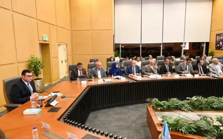 وزير الإسكان يناقش مشاريع الإسكان الجديدة في المدن والمحافظات خلال اجتماع هام