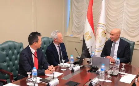وزير التعليم يلتقي وفد جايكا لتعزيز التعاون في تطوير المدارس اليابانية في مصر
