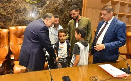 محافظ أسيوط يكرم بطل الإنسانية الذي أنقذ أطفال تروسيكل منقباد من الغرق