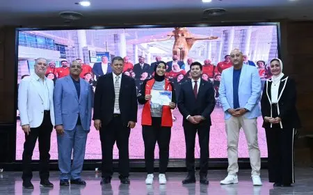 وزير الرياضة يكرم بطلات أفريقيا ويشجع منتخب 2008 قبل انطلاق المونديال اليوم