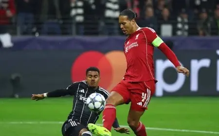 ليفربول يسحق آينتراخت فرانكفورت بثلاثية مذهلة في الشوط الأول بدوري أبطال أوروبا