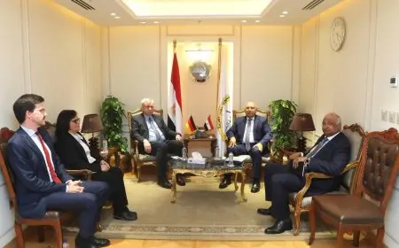 وزير الصناعة والنقل يؤكد استعداد مصر لتصبح مركزاً رائداً لصناعة السيارات في المنطقة