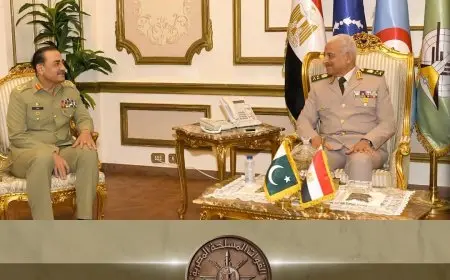 اجتماع هام بين وزير الدفاع ورئيس أركان القوات المسلحة ورئيس أركان القوات البرية الباكستانية