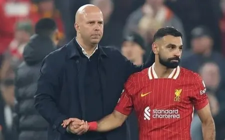 سلوت يعلن عن مستجدات مهمة في أزمة محمد صلاح مع ليفربول