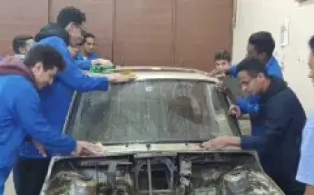 طلاب الهندسة في جامعة عين شمس يبتكرون سيارة كهربائية من الخردة