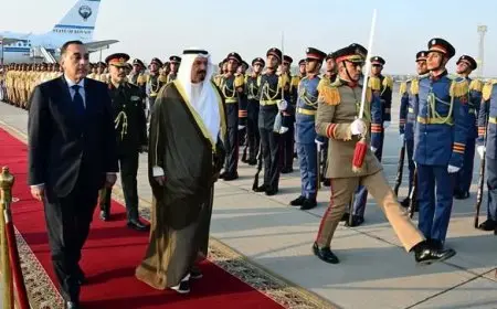 رئيس الوزراء المصري يستقبل رئيس الوزراء الكويتي في مطار القاهرة الدولي