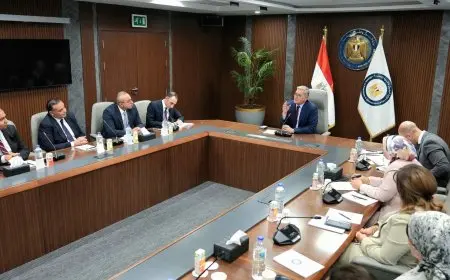 وزير البترول يعقد اجتماعاً مثمراً مع الكوادر الشابة والإدارية المتوسطة لتعزيز تطوير القطاع