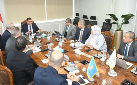 وزير الإسكان يراقب تقدم العمل في قطاع الشئون العقارية والتجارية بهيئة المجتمعات العمرانية الجديدة